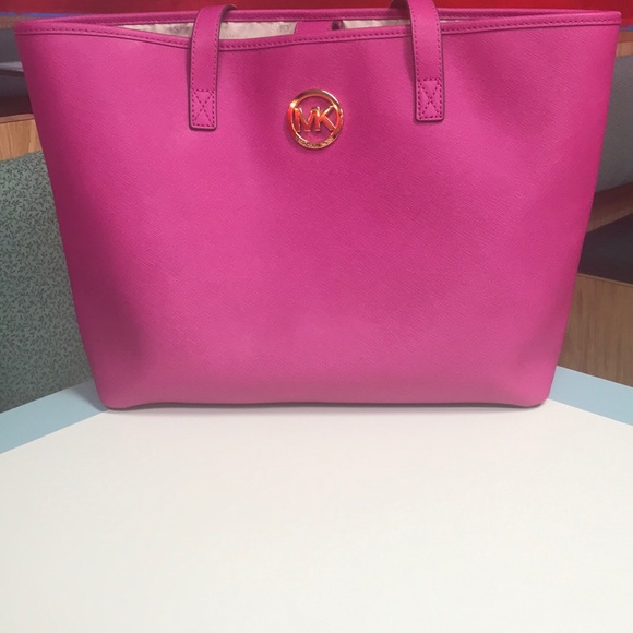 Michael Kors Handbags - Beautiful hot pink leather Micheal Kors tote.